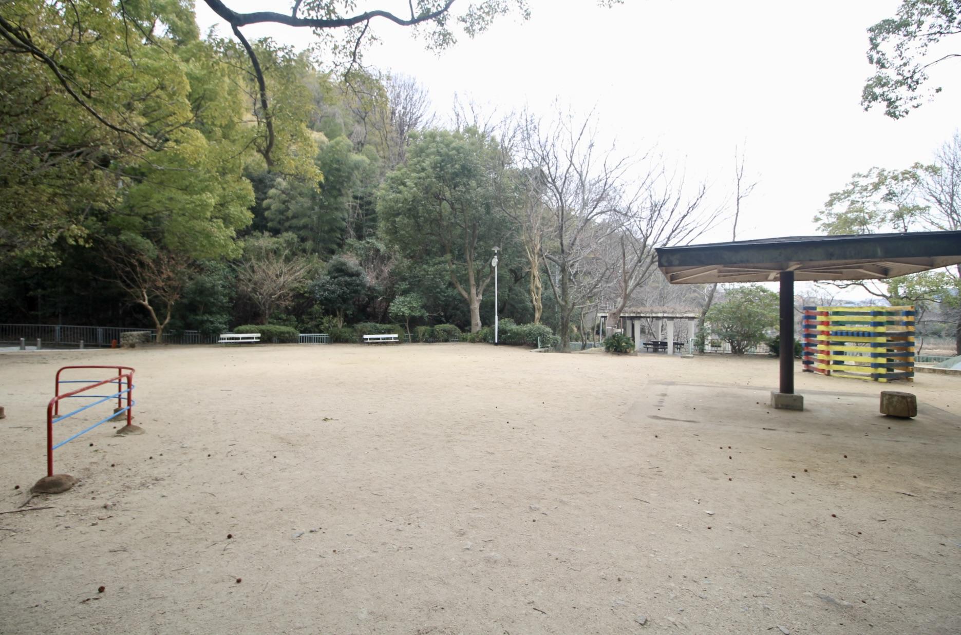 神戸市垂水区塩屋台の売買物件/緑いっぱいの公園がすぐ近くにあります