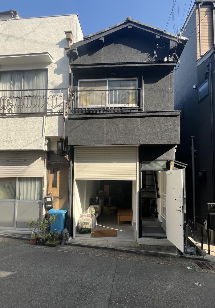 神戸市兵庫区荒田町の売買物件/連棟長屋の１軒です。
