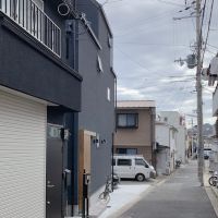神戸市兵庫区荒田町の売買物件/外観。黒と白でシックに。（※リノベーション直後の写真になります。）