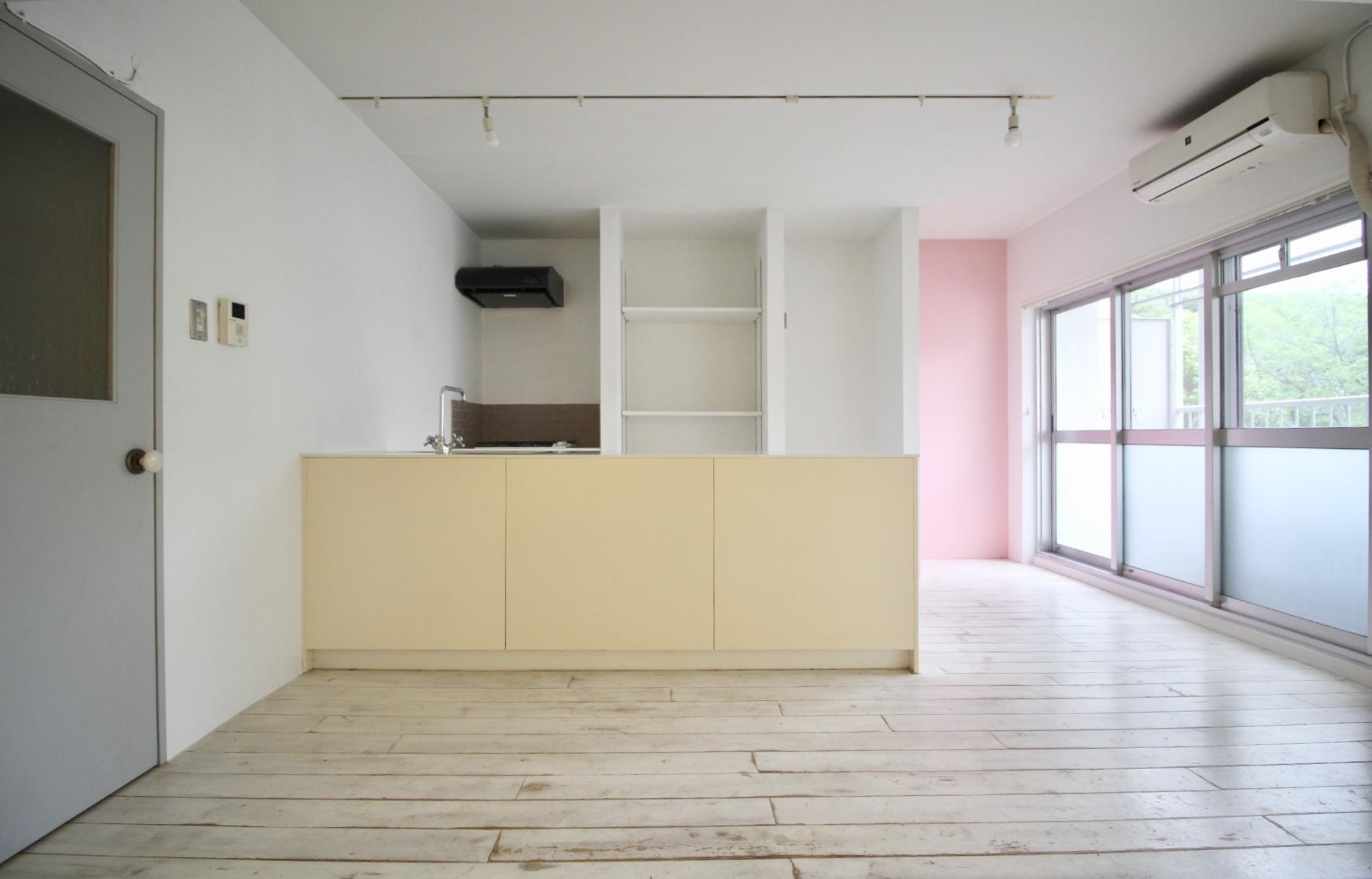 神戸市垂水区塩屋町の売買物件/ダクトレールは照明を自由に取り付け交換できます