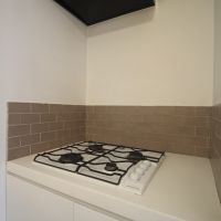 神戸市垂水区塩屋町の売買物件/キッチンの淡いタイルが、さりげなく素敵なアクセントに