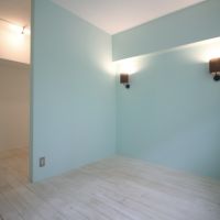 神戸市垂水区塩屋町の売買物件/北側洋室と、その奥にウォークインクローゼット（※エアコンは設置できません）