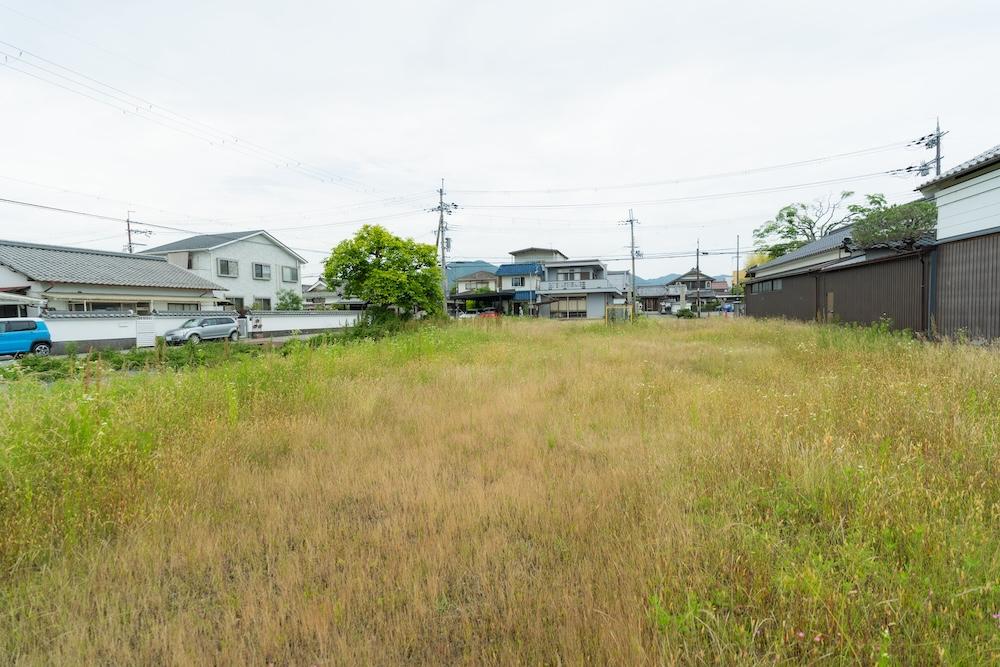 丹波篠山市西町の売買物件/区画を分けて、それぞれ奥行きのある細長い敷地に