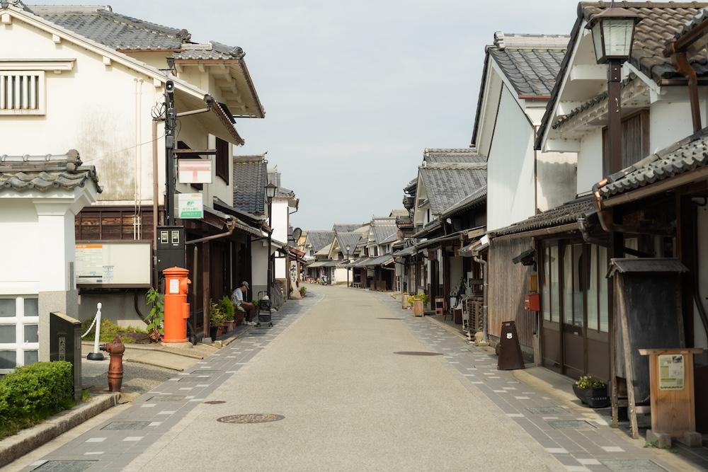 丹波篠山市西町の売買物件/城跡を中心として物件から対角にある河原町妻入商家群