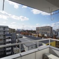 尼崎市道意町の賃貸物件/6階からは景色も開けていて明るい光が入ります　※前回募集時の写真