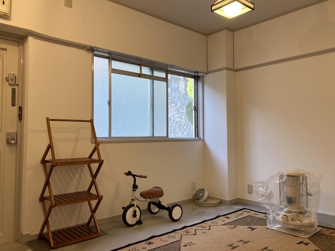 神戸市灘区鶴甲の売買物件/土間にカーペットをひくのも良いですね。