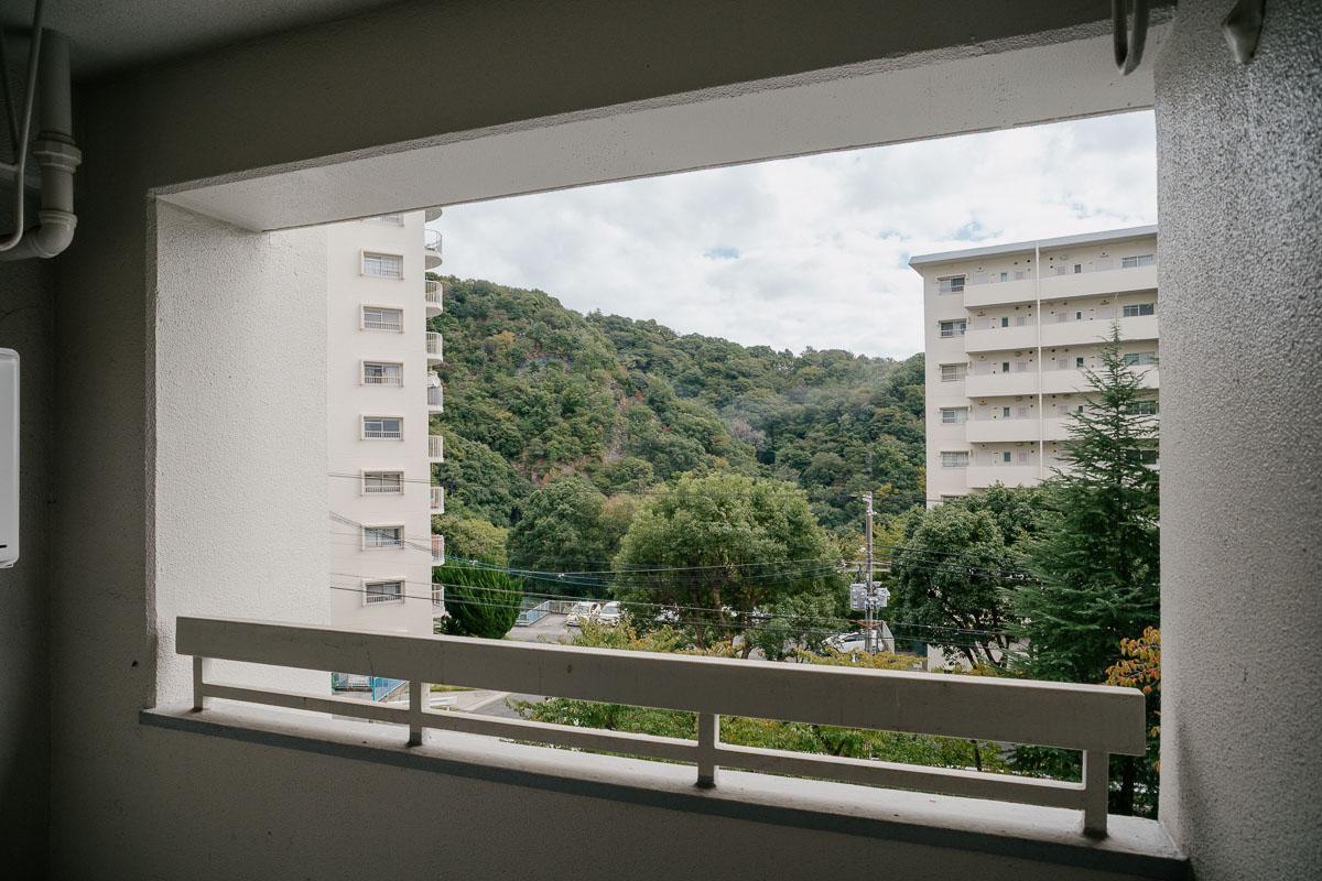 神戸市東灘区住吉台の売買物件/キッチンからは山側が