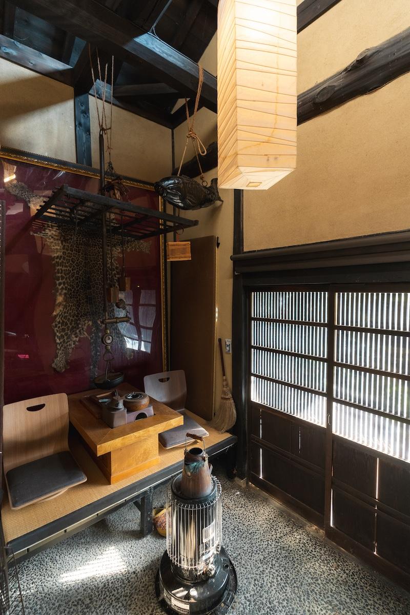 神戸市北区有野町唐櫃の売買物件/玄関入ってすぐに小さな囲炉裏風スペース