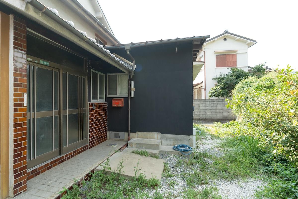 西宮市生瀬町の賃貸物件/家の前に里道が通っています