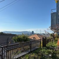 神戸市垂水区美山台の売買物件/庭から眺める淡路島と海