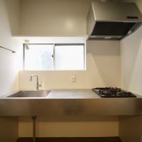 尼崎市杭瀬南新町の賃貸物件/ミニマルなステンレスの質感に魅かれました。