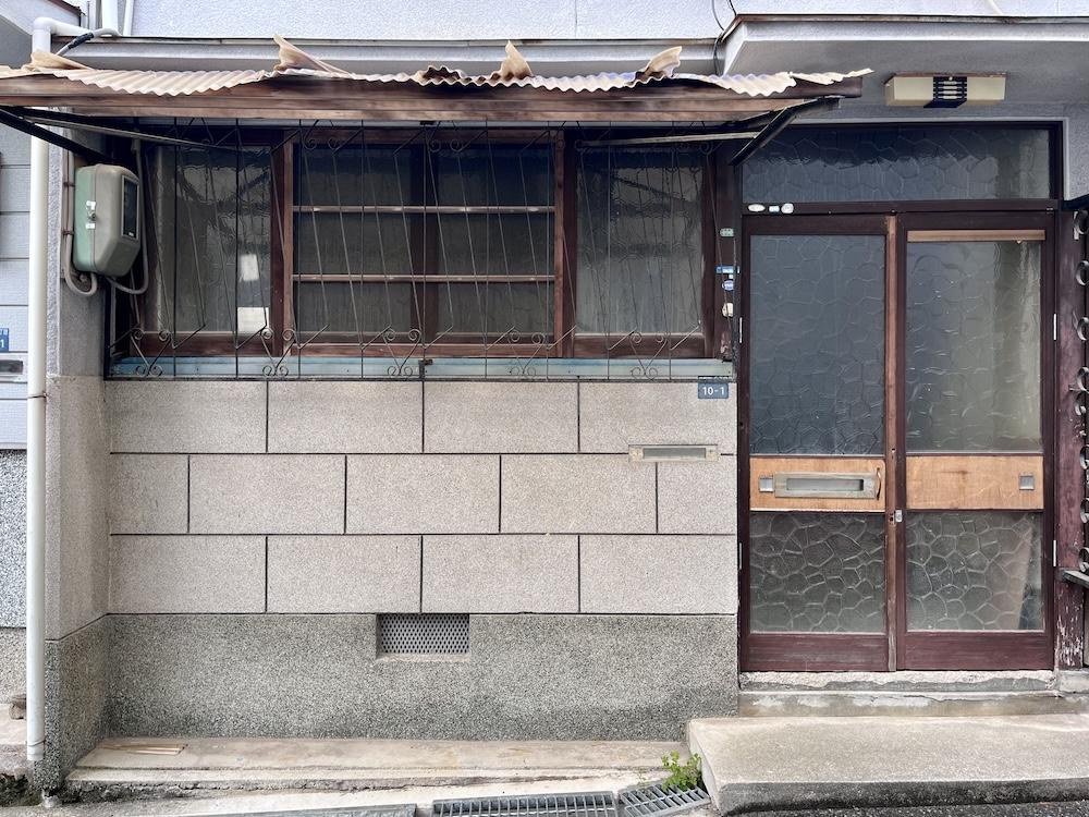 神戸市兵庫区熊野町の賃貸物件/レトロで手をかけたくなる愛くるしい外観。テラスハウス端っこです。
