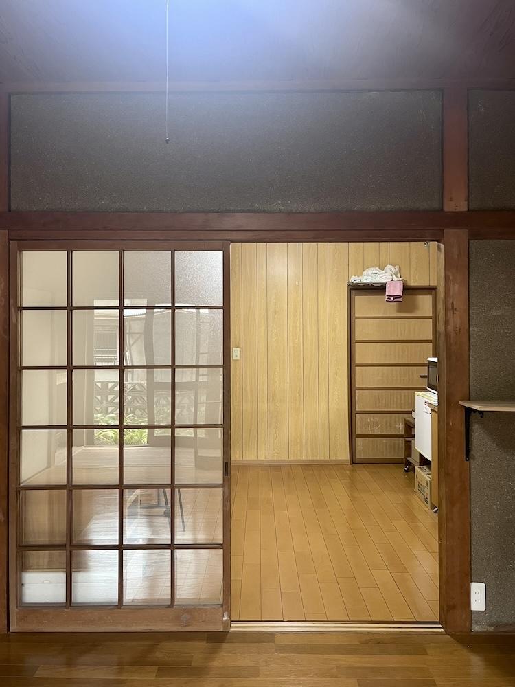 神戸市長田区西山町の売買物件/居間と続くキッチン