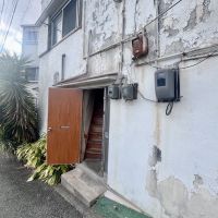 神戸市灘区篠原中町の売買物件/そそられる2階住居への入り口。