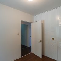 神戸市長田区高取山町の売買物件/玄関入って右手の洋室