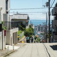 神戸市長田区高取山町の売買物件/海に向かって歩くような駅までの坂道