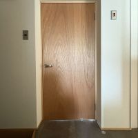 神戸市垂水区狩口台の賃貸物件/木の扉
