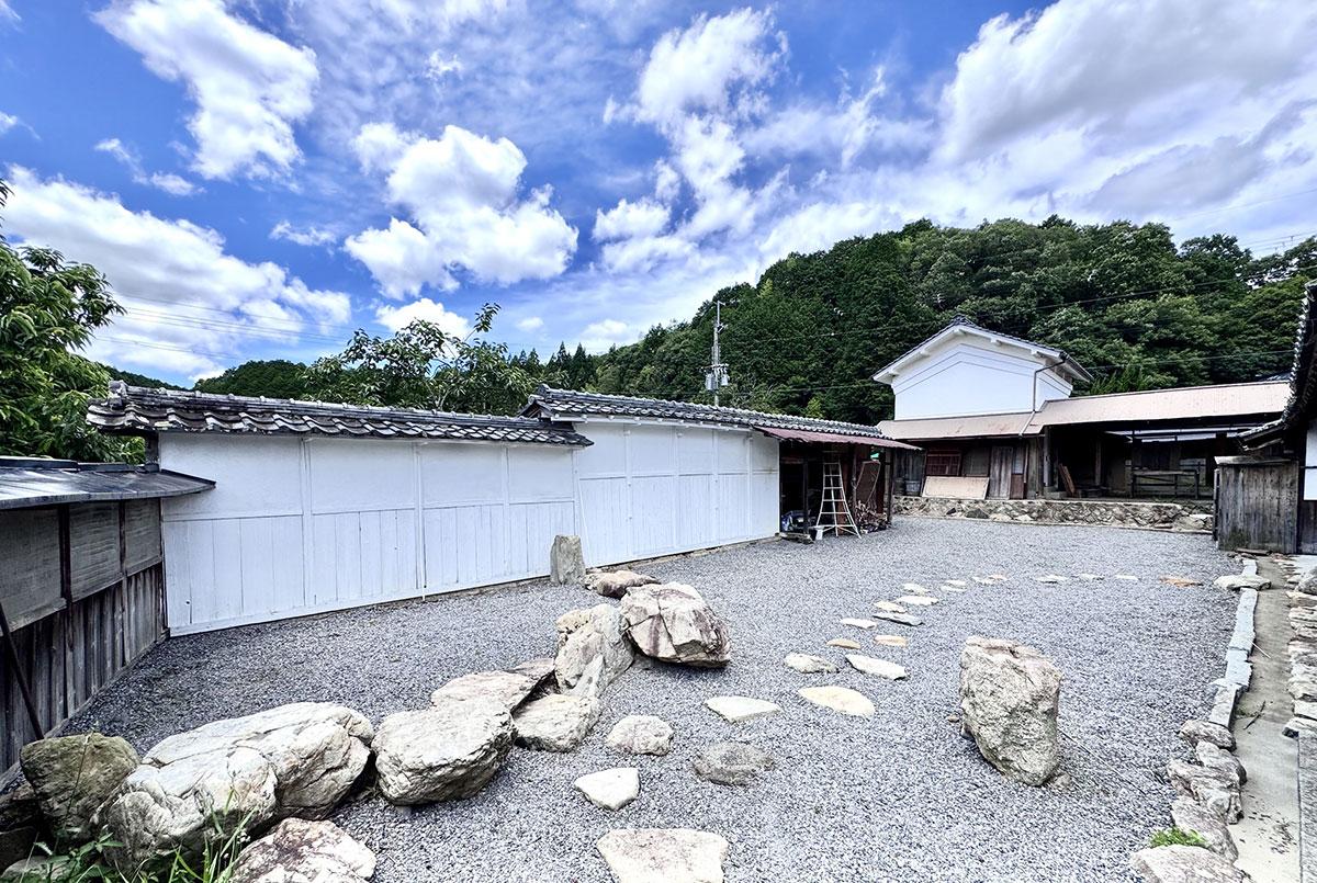 丹波篠山市北嶋の売買物件/ひろーい中庭