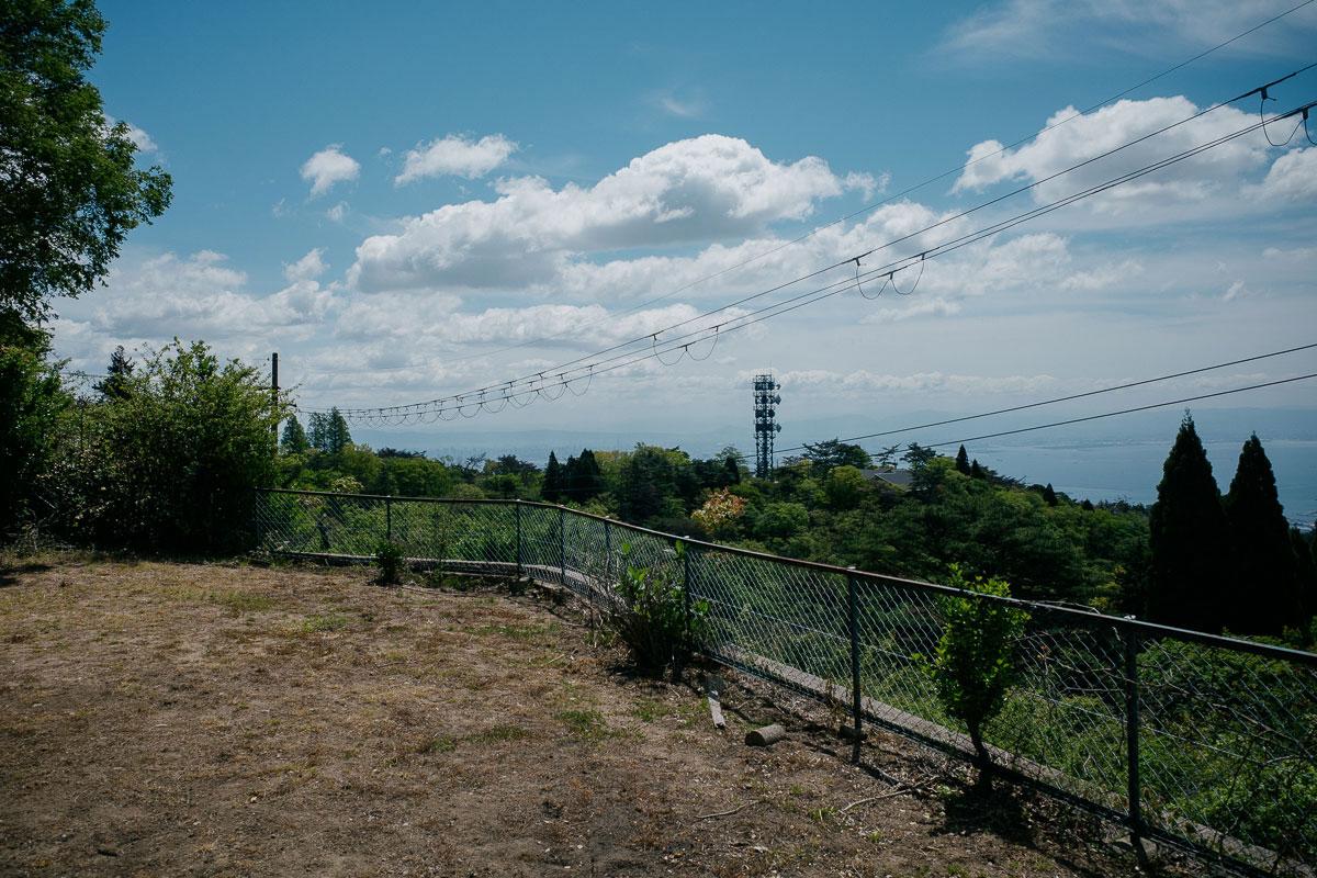 神戸市灘区六甲山町西谷山の売買物件/ベランダから先はガーデンテラス