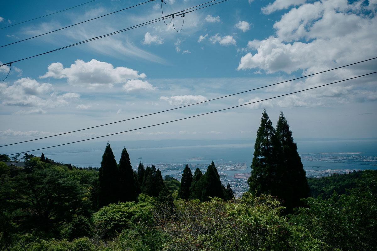 神戸市灘区六甲山町西谷山の売買物件/ベランダからの眺望、向こうに海が！