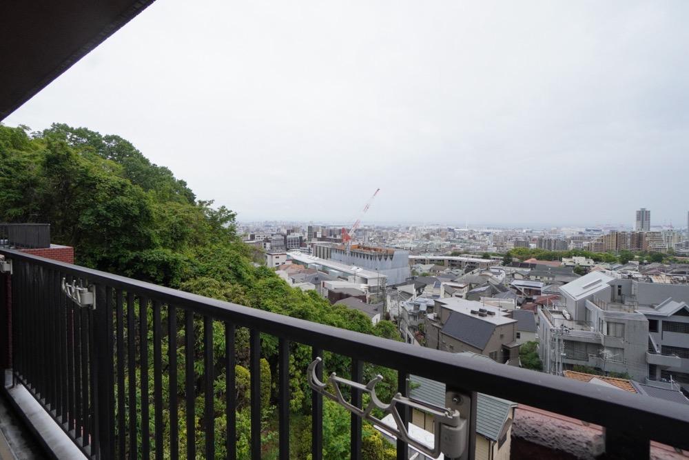 神戸市東灘区西岡本の売買物件/広いバルコニーから、抜群の景色。