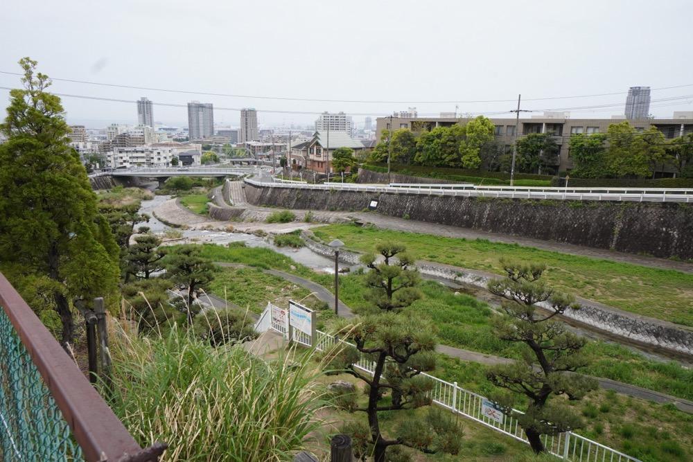 神戸市東灘区西岡本の売買物件/散歩にちょうどいい、近くの住吉川の河畔。