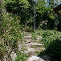 神戸市灘区六甲山町の売買物件/玄関へのアプローチは舗装予定
