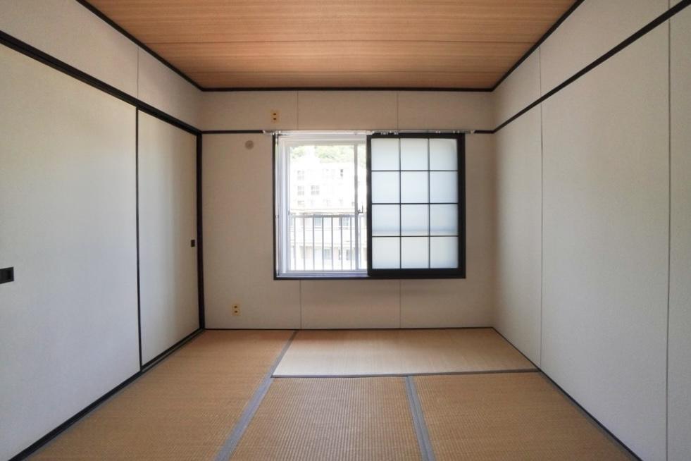 神戸市東灘区本山北町の売買物件/北側の和室。