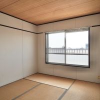神戸市東灘区本山北町の売買物件/洋室を通ってもう一つ和室。