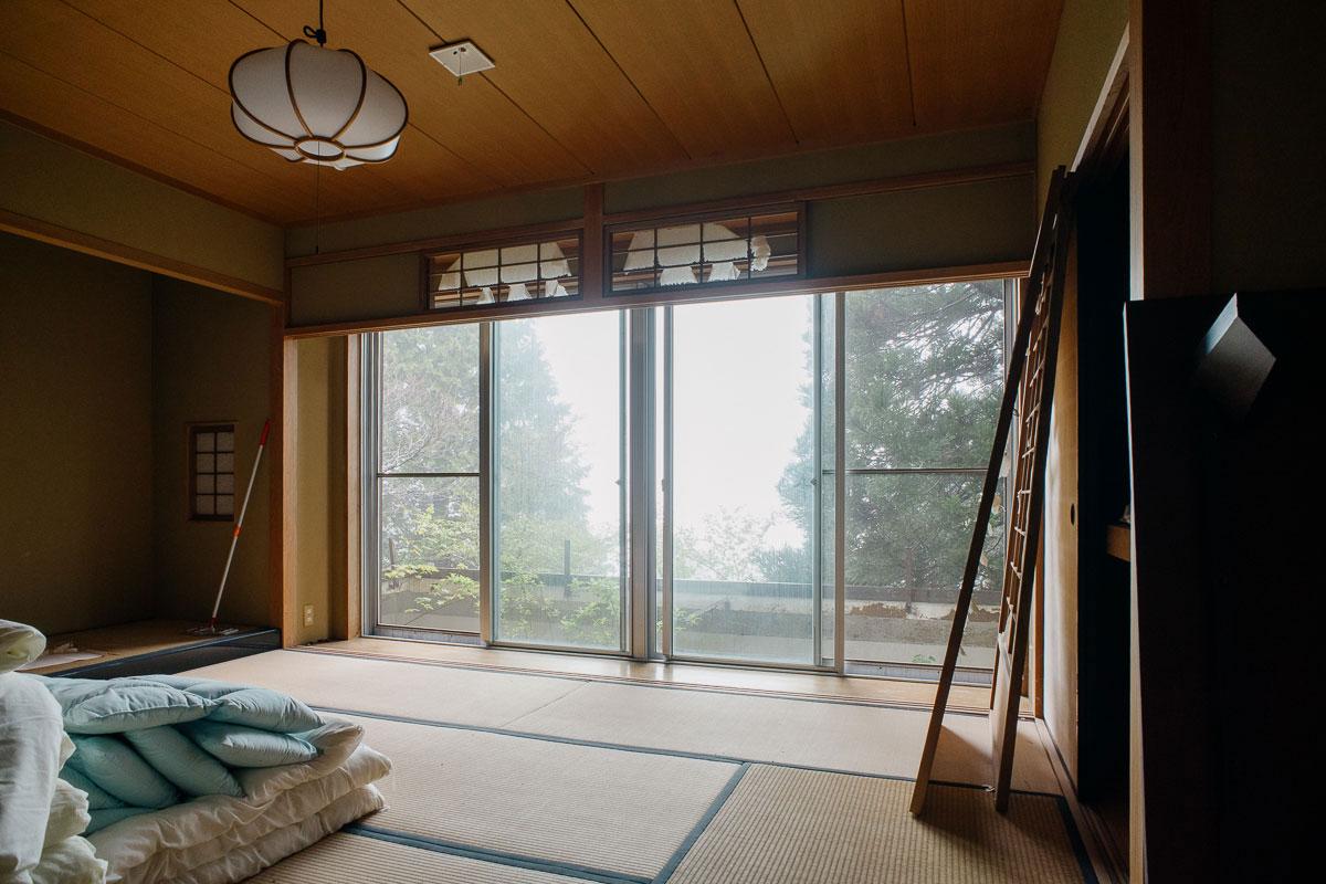 神戸市灘区六甲山町北六甲の売買物件/木々に囲まれたベランダ