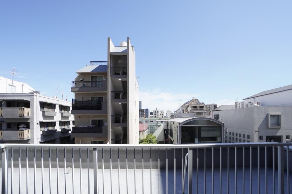 神戸市中央区北野町の賃貸物件/広いバルコニー。
