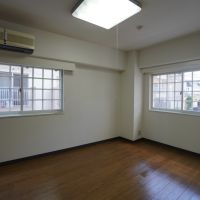 神戸市中央区北野町の賃貸物件/寝室側にも窓があり、ほどよく光が入ります。