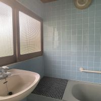 姫路市大塩町の売買物件/冬は寒いけれど庭を見ながら渡り廊下を渡ってのお風呂も悪くはないかも