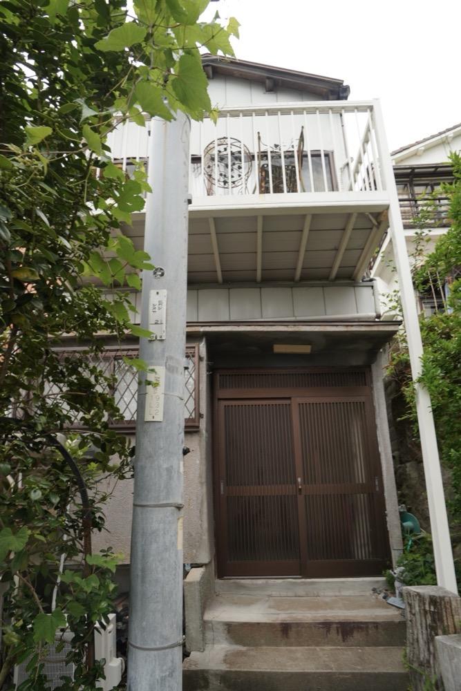 神戸市垂水区塩屋町の売買物件/ここまでの道のりも相まって隠れ家のよう。