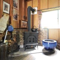 神戸市垂水区塩屋町の売買物件/寒い夜は、この暖炉で火を見ながら過ごしたい。