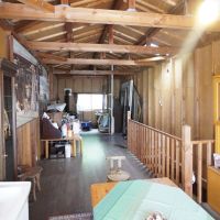 神戸市垂水区塩屋町の売買物件/木の質感に囲まれた2階。