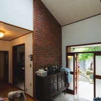 神戸市北区有野町唐櫃の売買物件/玄関から入ると、天窓のあるホール