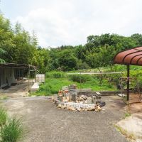 神戸市北区有野町唐櫃の売買物件/進入路が狭いため大きな車は難しいですが、2台くらい停められそう