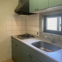西宮市石刎町の賃貸物件/4口コンロのキッチン。(203)