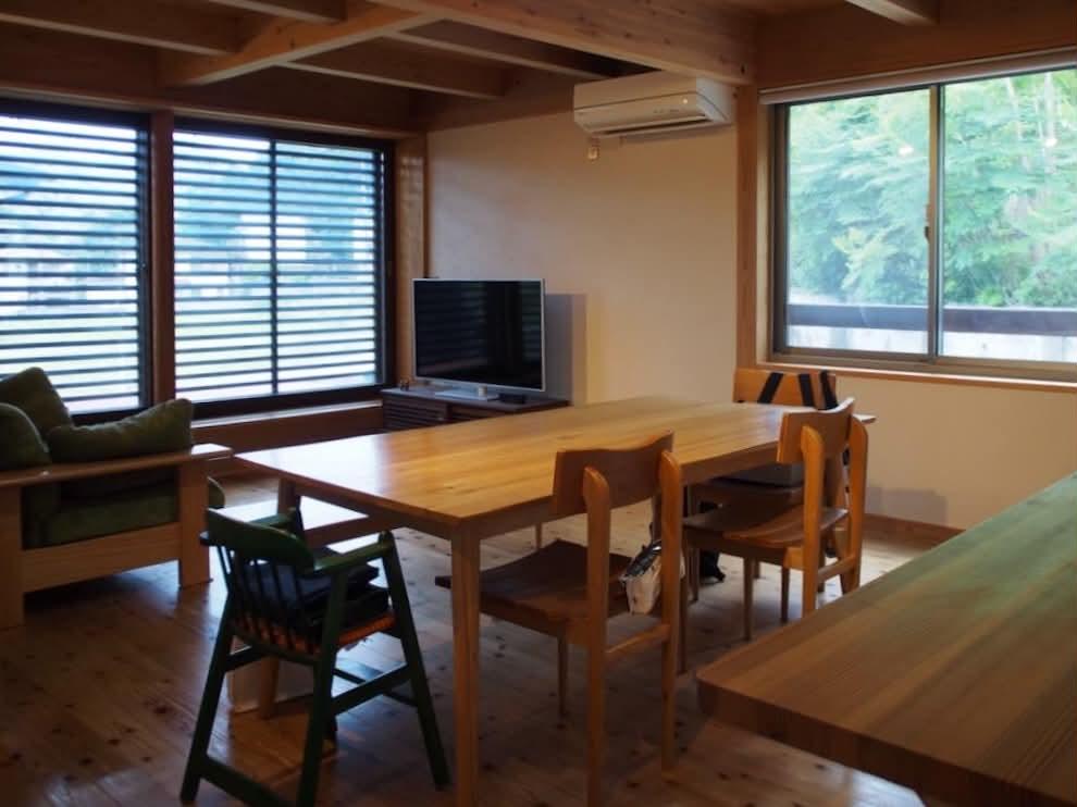 姫路市青山の売買物件/木の存在感が心地の良いリビングダイニング