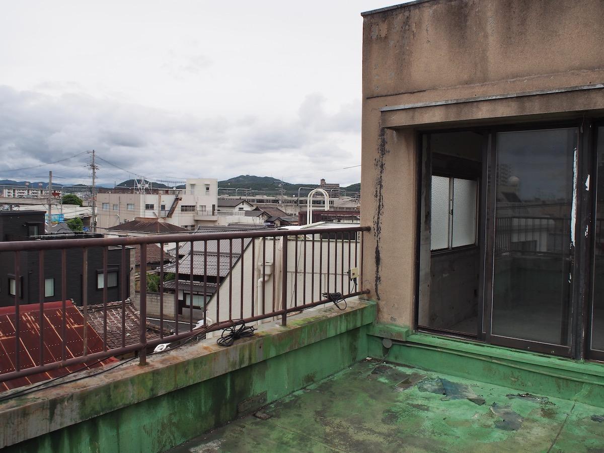 加古川市加古川町寺家町の売買物件/奥に小さく電車が見えます