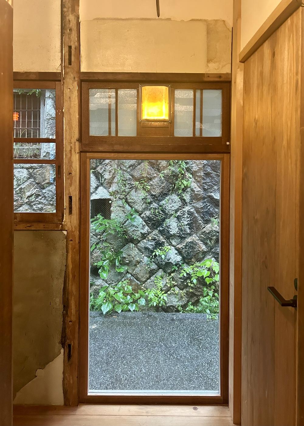 神戸市兵庫区梅元町の賃貸物件/元玄関の趣が残ります。