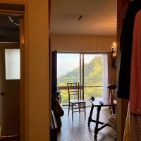 神戸市灘区六甲山町の売買物件/玄関からリビングに