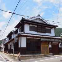 たつの市龍野町大手の売買物件/交差点から東側外観を見る