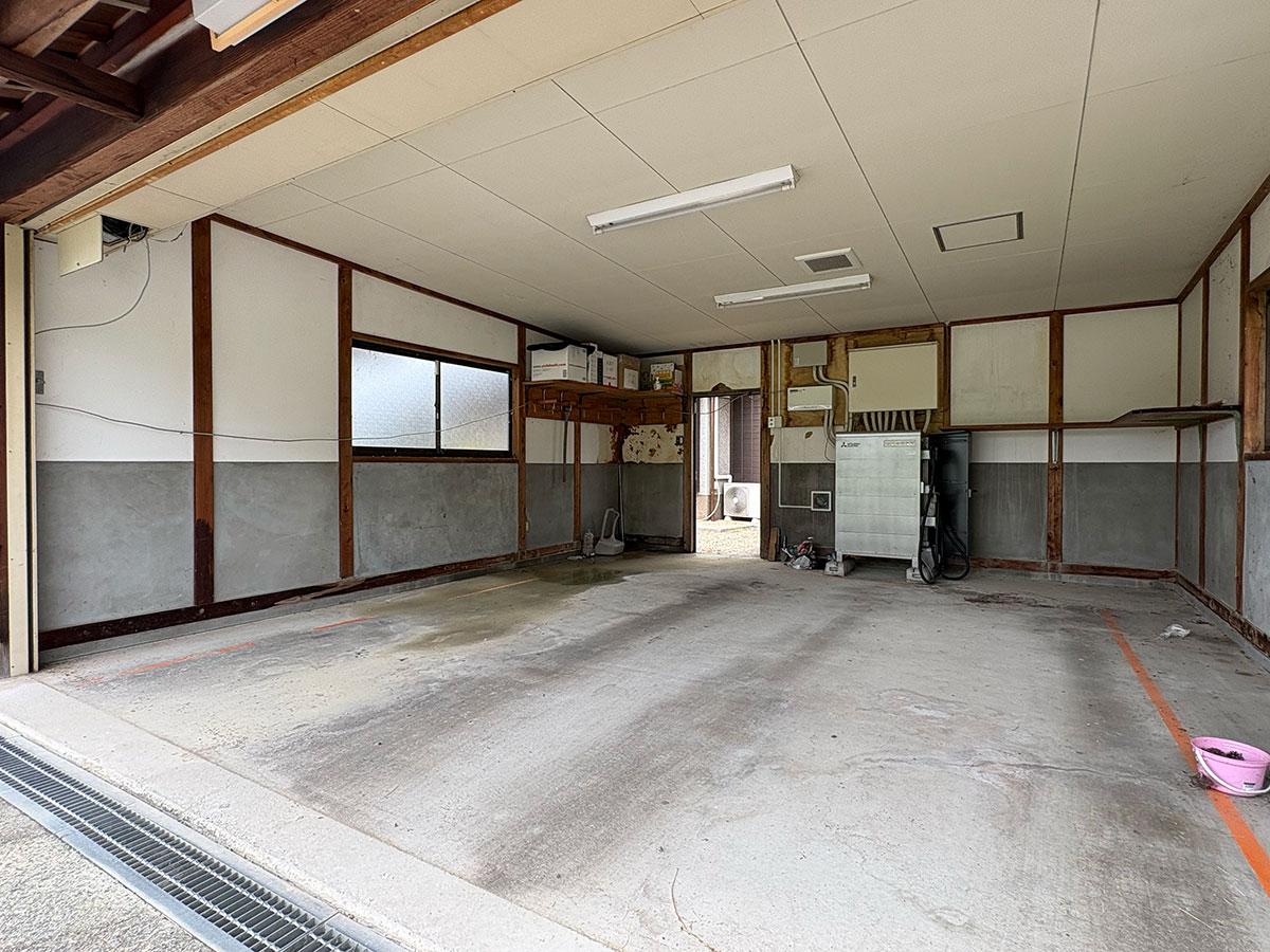 加東市少分谷の売買物件/ガレージ