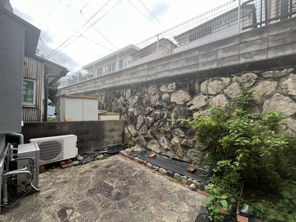 神戸市灘区薬師通の賃貸物件/家庭菜園できそうな庭も。