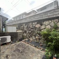 神戸市灘区薬師通の賃貸物件/家庭菜園できそうな庭も。