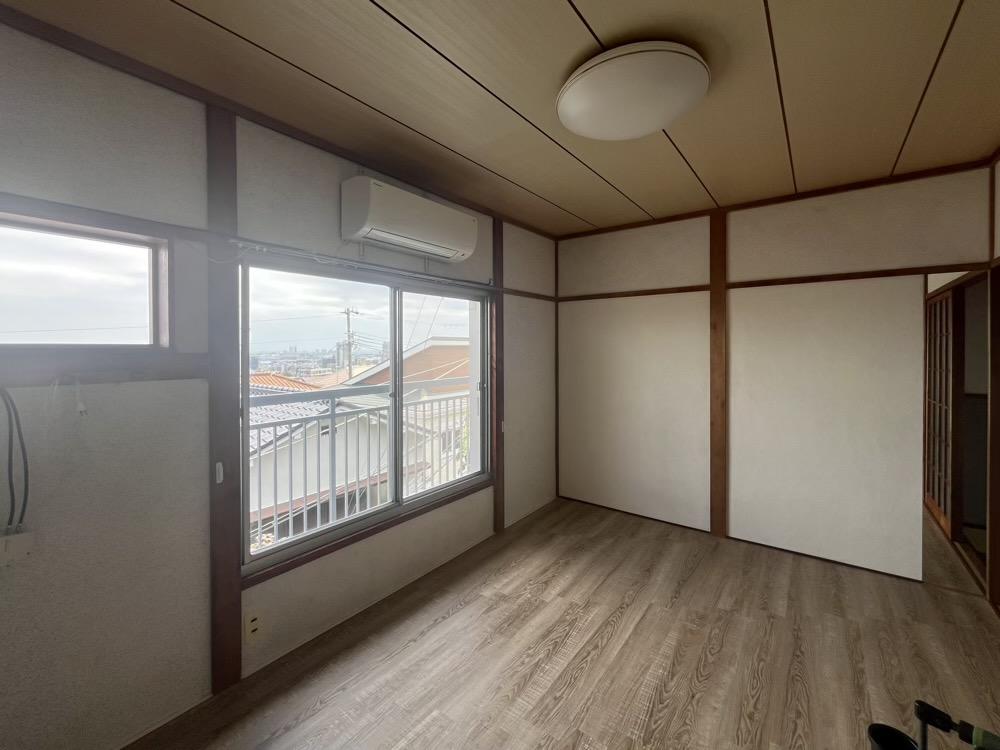 神戸市灘区薬師通の賃貸物件/2階の眺望のいい洋室。（エアコンは残置物です。）