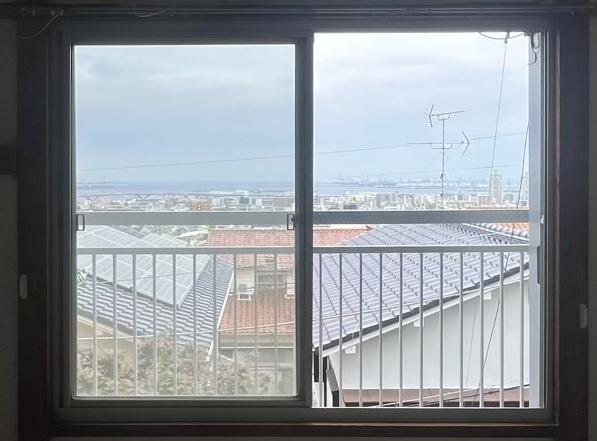 神戸市灘区薬師通の賃貸物件/目線と同じ高さに水平線。