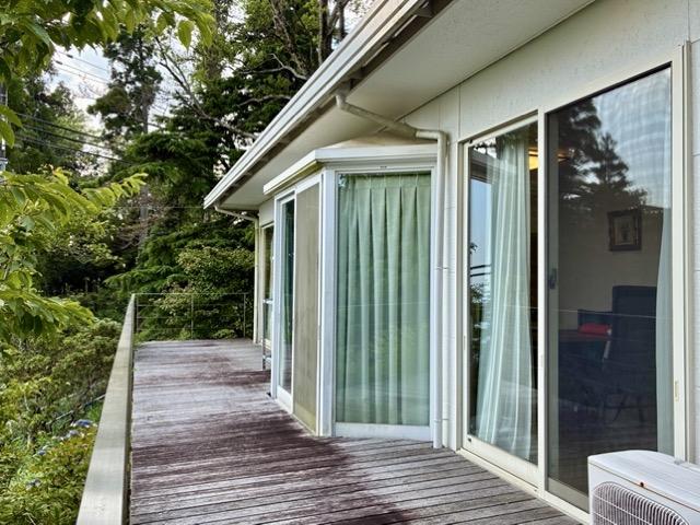 神戸市灘区六甲山町の売買物件/海側にデッキの回廊が